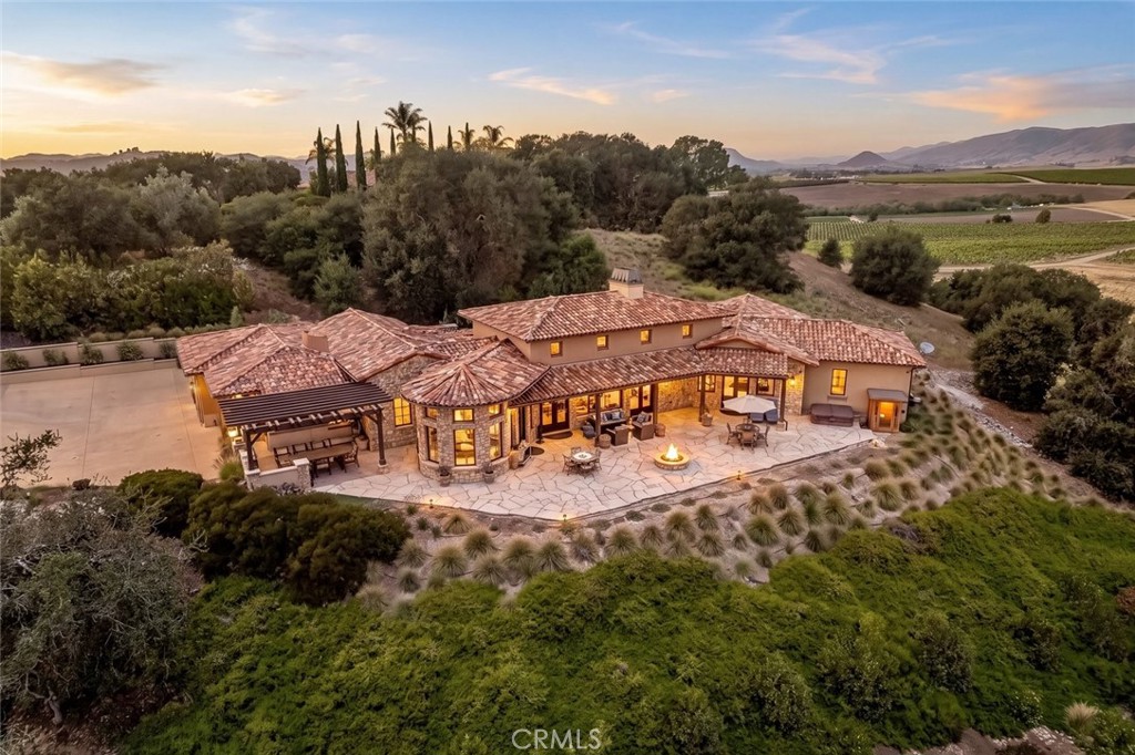 2350 Camino Edna