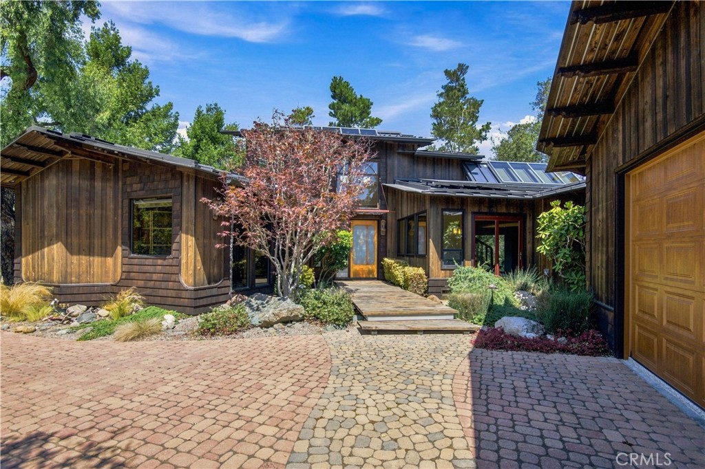 565 Chiswick Way