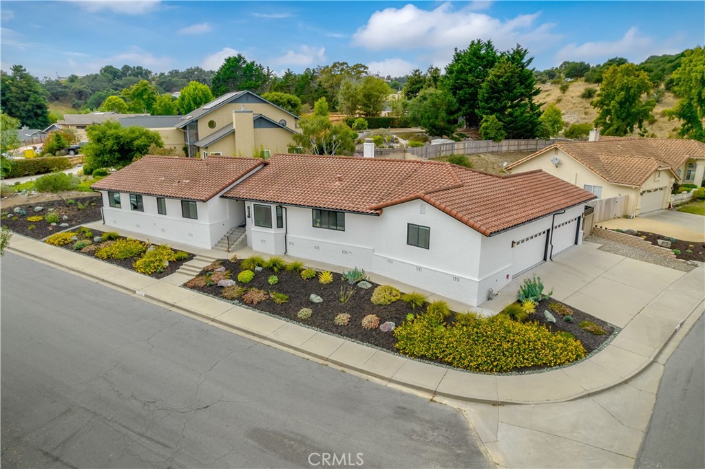 1096 Robin Circle